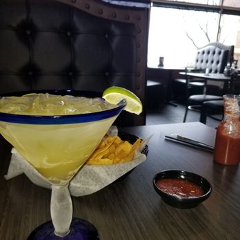El Maguey - If this is a medium margarita then the large must be a pitcher! - Mexican Near Me - Kansas City, Missouri