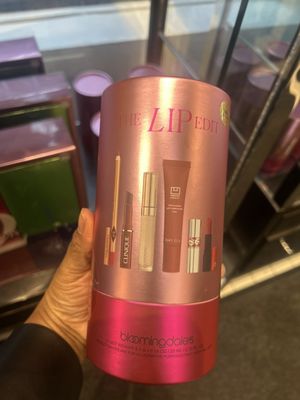 Bloomingdale's by null