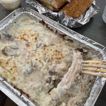 Giovanni's - Chicken Giovanni is pounded chicken with creamy Alfredo sauce, cheese, and mushrooms. - Italian Near Me - Beaverton, Oregon
