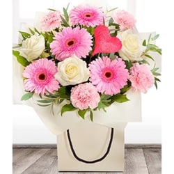 Passion For Flowers - Ivory roses with pink germini flowers in water