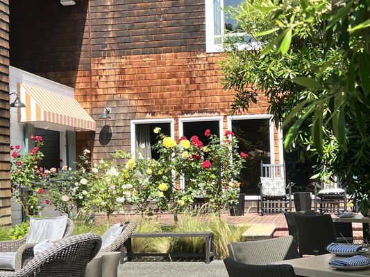 Menlo Tavern by null