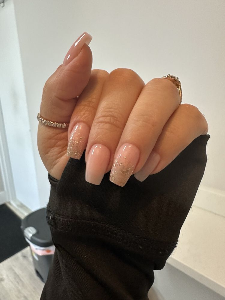 Nails by Yurka Logo