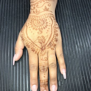 Babi Threading Salon - Crooked, just look at how ugly the center is omg - Threading Services Near Me - West Covina, California