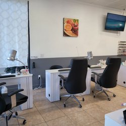 Sassy Nail - New nail stations, new chairs. Bright and clean