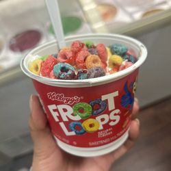 Mo'Berries Ice Cream - Froot loops cereal killer sundae!