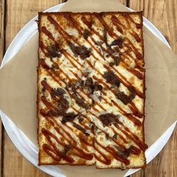 Freda's Pizza - BBQ Short Rib Pan Pizza