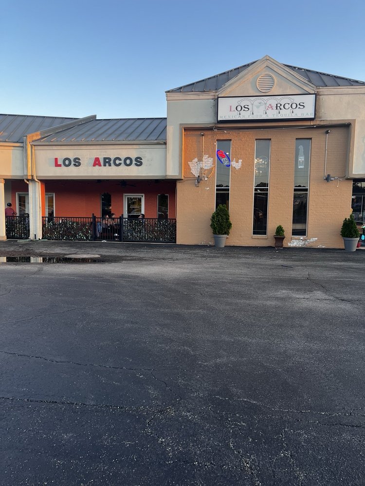 Los Arcos Mexican Food & Tequila Bar Logo