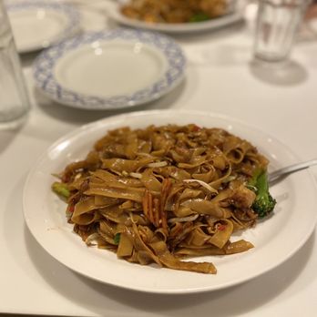 Saeng's Thai Cuisine - Pad See Ew - Japanese Near Me - Kailua, Hawaii