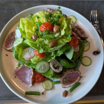 Faubourg Montclair - SEARED TUNA NIÇOISE, bibb lettuce, confit tomatoes, olives - French Near Me - Montclair, New Jersey