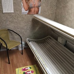 Missy's Tans and Trims Salon - Tanning room