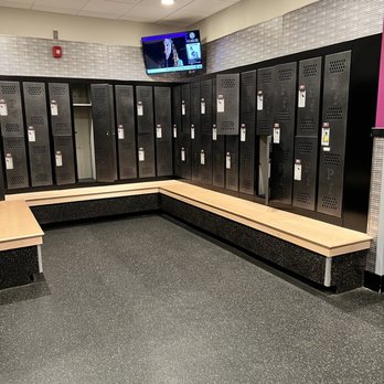Planet Fitness - W locker room - Gyms Near Me - Hampton Township, Pennsylvania