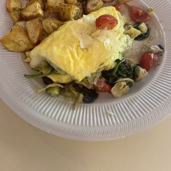 Deja Vu Breakfast Company - Veggie omelette nice overall, pesto did not hit a note. - Breakfast & Brunch Near Me - Chico, California