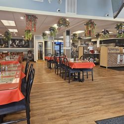 Mama's Brick Oven Pies & Pastas - Restaurant Dining Area