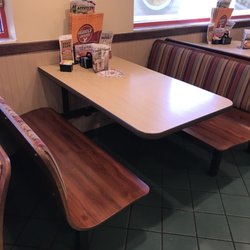 Huddle House - Seating