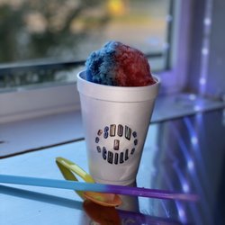 Snow N Chill - Don't forget you can reuse these sturdy magic color changing straws and spoons at home! Peep the magic in the photo!