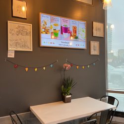 Hui Lau Shan - Small but cozy with a few tables and counter seating as well