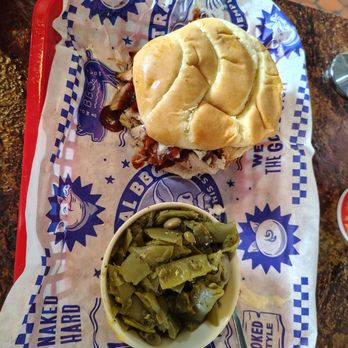 Central BBQ - Pulled pork and green beans - Barbeque Near Me - Memphis, Tennessee Central BBQ - Pulled pork and green beans - Barbeque Near Me - Memphis, Tennessee
