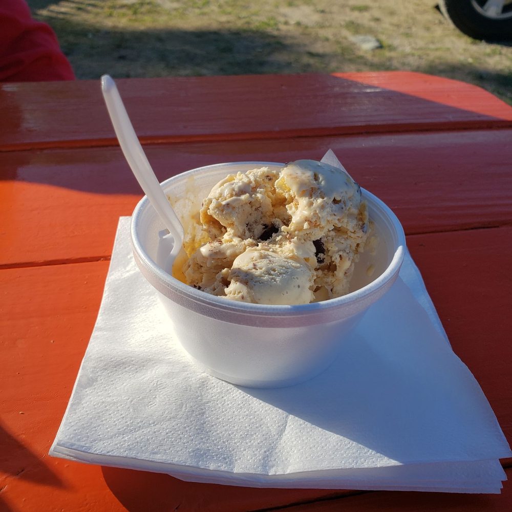 Bagaduce Lunch - Peanut butter pie icecream so good. Try it if you get there. - Seafood Near Me - Penobscot, Maine