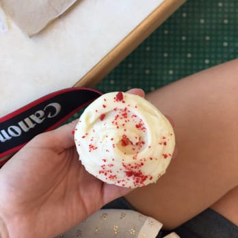 SusieCakes - Studio City - Red velvet - Bakeries Near Me - Studio City, California SusieCakes - Studio City - Red velvet - Bakeries Near Me - Studio City, California