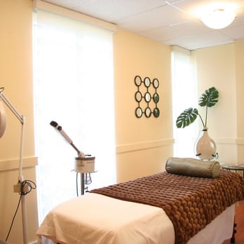 Skin Essentials Aesthetic Center - treatment room - Skin Care Near Me - Honolulu, Hawaii Skin Essentials Aesthetic Center - treatment room - Skin Care Near Me - Honolulu, Hawaii