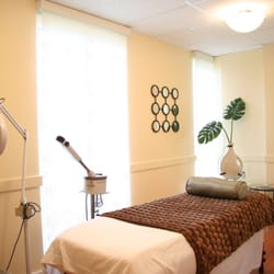 Skin Essentials Aesthetic Center - Treatment room