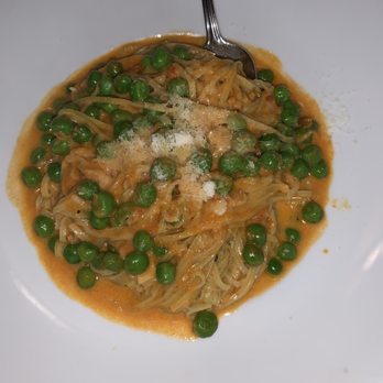 Fior d'Italia - Paglia e Fieno con Piselli
Spinach and egg pasta with peas and a creamy tomato sauce - Italian Near Me - San Francisco, California Fior d'Italia - Paglia e Fieno con Piselli
Spinach and egg pasta with peas and a creamy tomato sauce - Italian Near Me - San Francisco, California