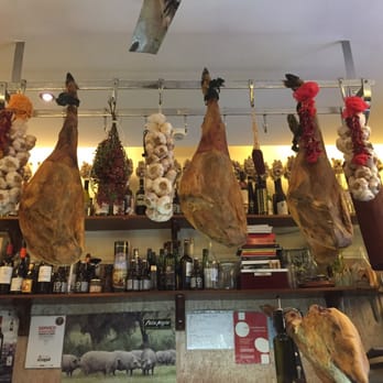 Garrafeira Alfaia - Has potential to be quaint and cute. So close but so far. - Wine Bars Near Me - Lisbon, 11 Garrafeira Alfaia - Has potential to be quaint and cute. So close but so far. - Wine Bars Near Me - Lisbon, 11