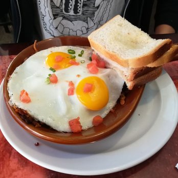 Le Peep - The Haystack special skillet w/ sunny side up and white bread. - Breakfast & Brunch Near Me - Edison, New Jersey Le Peep - The Haystack special skillet w/ sunny side up and white bread. - Breakfast & Brunch Near Me - Edison, New Jersey