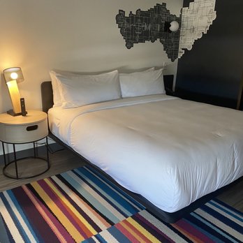 Aloft by Marriott Austin South - King bed - Hotels Near Me - Austin, Texas Aloft by Marriott Austin South - King bed - Hotels Near Me - Austin, Texas