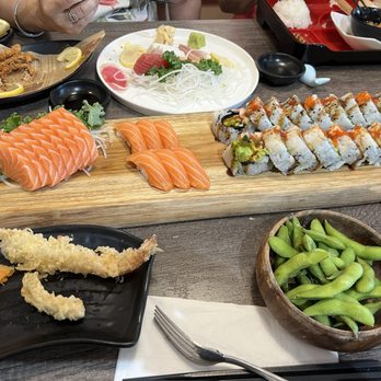 Kato Sushi - Small sushi/sashimi dinner, edamame, Assorted tempura & a tempura bento box. - Sushi Bars Near Me - Stouffville, Ontario Kato Sushi - Small sushi/sashimi dinner, edamame, Assorted tempura & a tempura bento box. - Sushi Bars Near Me - Stouffville, Ontario
