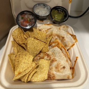 Jimmy Buffett's Margaritaville Restaurant - Chicken quesadilla - New American Near Me - Hollywood, Florida