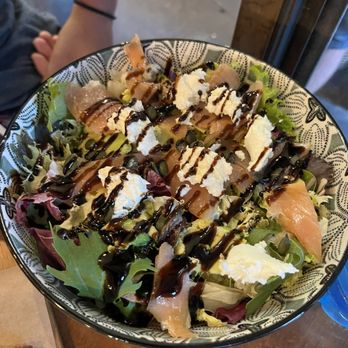 La Pala - Salmon salad - Pizza Near Me - Barcelona, B La Pala - Salmon salad - Pizza Near Me - Barcelona, B