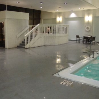 Radisson Hotel Duluth-Harborview - The hot tub and the sauna (on the left). - Hotels Near Me - Duluth, Minnesota