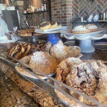 Il Sogno - Huge dessert variety! - Breakfast & Brunch Near Me - Palm Desert, California