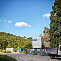 Herkules - Der Blick zum Herkules streift die Löwenburg (09/2018)