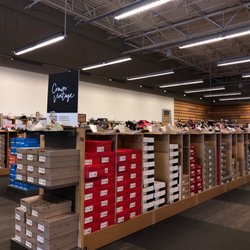 DSW Designer Shoe Warehouse - Shoezzzz