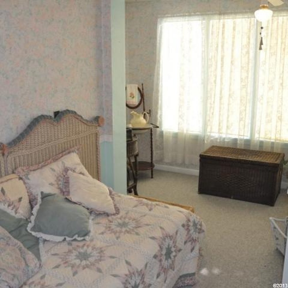 Chantilly - Smallest room available . Lovely - Hotels Near Me - Malad City, Idaho Chantilly - Smallest room available . Lovely - Hotels Near Me - Malad City, Idaho
