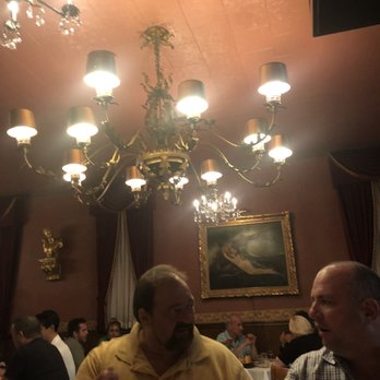Bamonte's - Gorgeous lighting in living room - Italian Near Me - Brooklyn, New York Bamonte's - Gorgeous lighting in living room - Italian Near Me - Brooklyn, New York