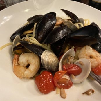 Carlucci’s Grill - Linguini Scoglio - Italian Near Me - Yardley, Pennsylvania