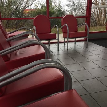 Discount Tire - Chairs for waiting - Tires Near Me - San Antonio, Texas Discount Tire - Chairs for waiting - Tires Near Me - San Antonio, Texas