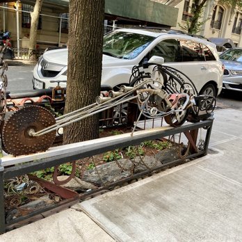 Chairs By Linus Corragio - Linus Corragio Creation Taken previously Posted with review 10/01/21 - Public Art Near Me - New York, New York