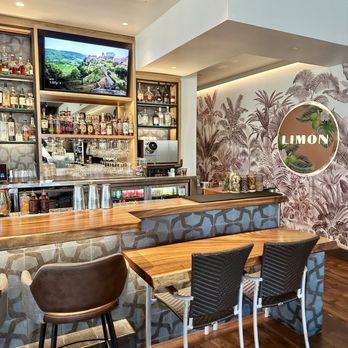 Limón - Bar area - Peruvian Near Me - Mountain View, California
