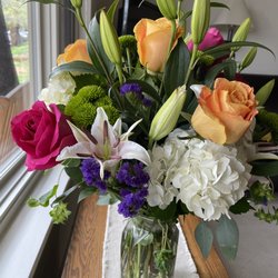 Boulder Gardens Florist - Other side of bouquet.