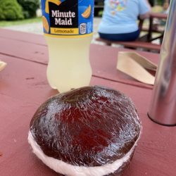 Dunton's Doghouse - Whoooopie pies