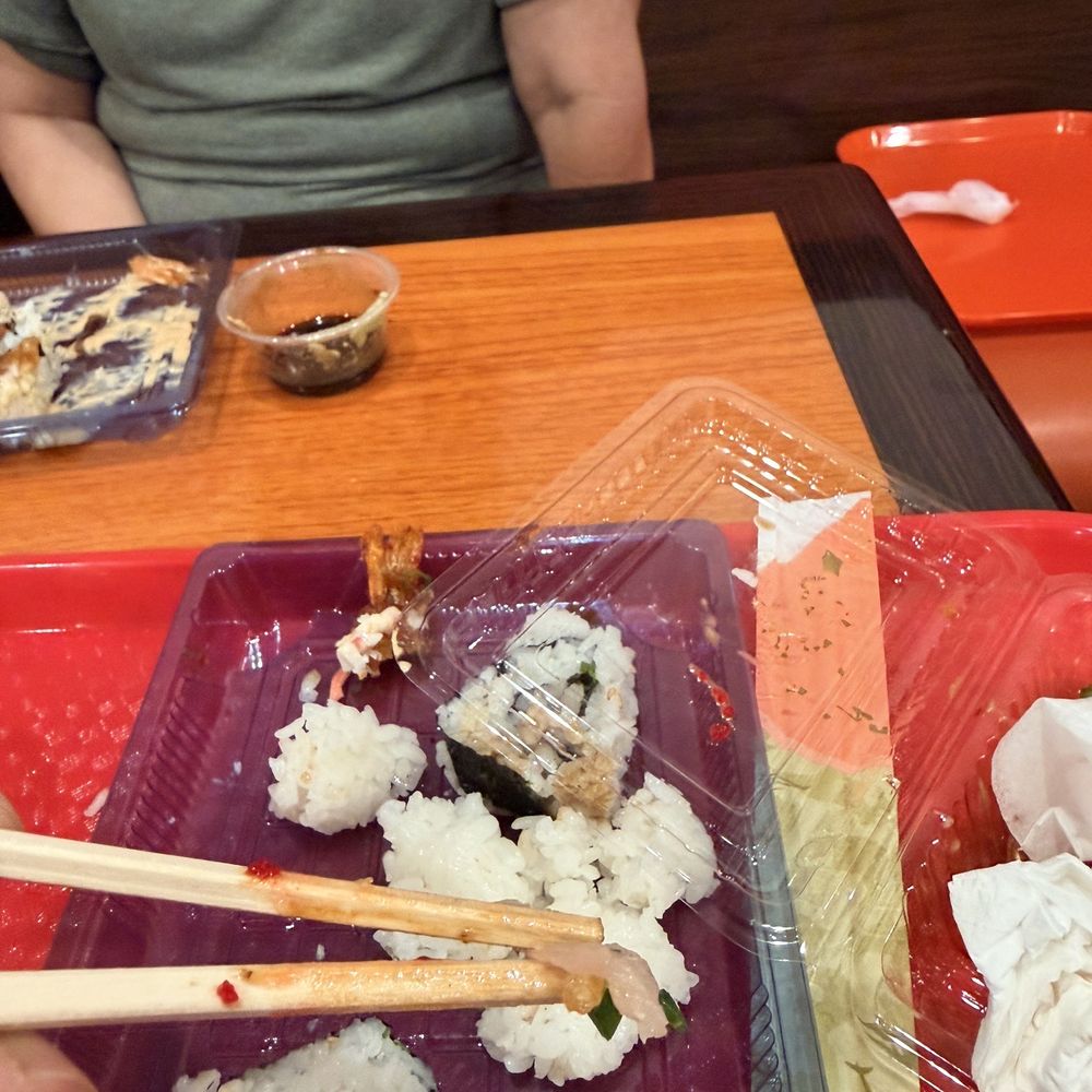 Paper thin Hamachi, poor quality. Paper thin Hamachi, poor quality.