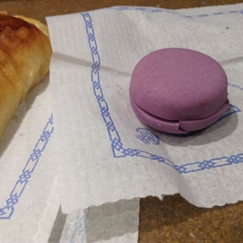 La Mallorquina - An "authentic french macaron". I'll let you be the judge, but as a pastry chef, I'm going with No it is not. - Desserts Near Me - Madrid, M La Mallorquina - An "authentic french macaron". I'll let you be the judge, but as a pastry chef, I'm going with No it is not. - Desserts Near Me - Madrid, M