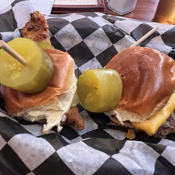 Easy Slider - East Side Ave - American Near Me - Dallas, Texas