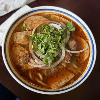Mama Hong's Pho & Bistro - Bun Bo Hue // ig: @sandyeatslocal - Vietnamese Near Me - Mustang, Oklahoma