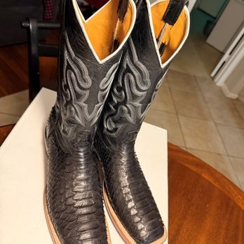 Alfa Western Wear - Boots - Men's Clothing Near Me - Laredo, Texas Alfa Western Wear - Boots - Men's Clothing Near Me - Laredo, Texas