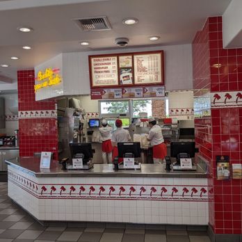 In-N-Out Burger - Front counter - Fast Food Near Me - Austin, Texas In-N-Out Burger - Front counter - Fast Food Near Me - Austin, Texas